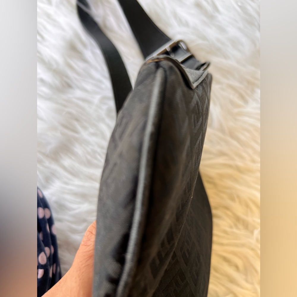 Fendi Oyster Shoulder Bag - Picture 6 of 7